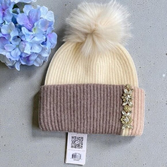 NWT GORGEOUS embellished winter Christmas holiday hat by Adrienne Landau pom - Picture 3 of 8